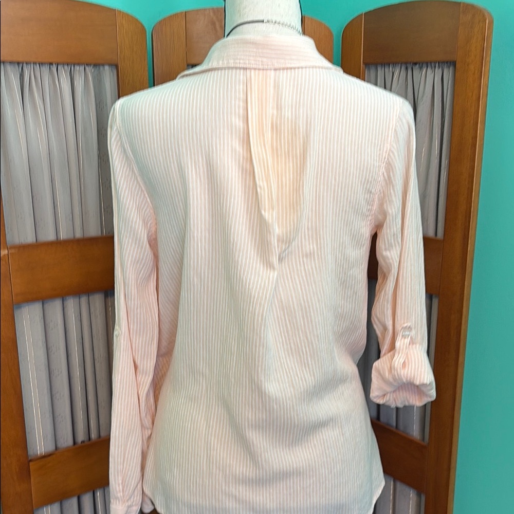 Hippie Rose Cream & peach 🍑 Button Down Shirt w/ Collar - Picture 10 of 13